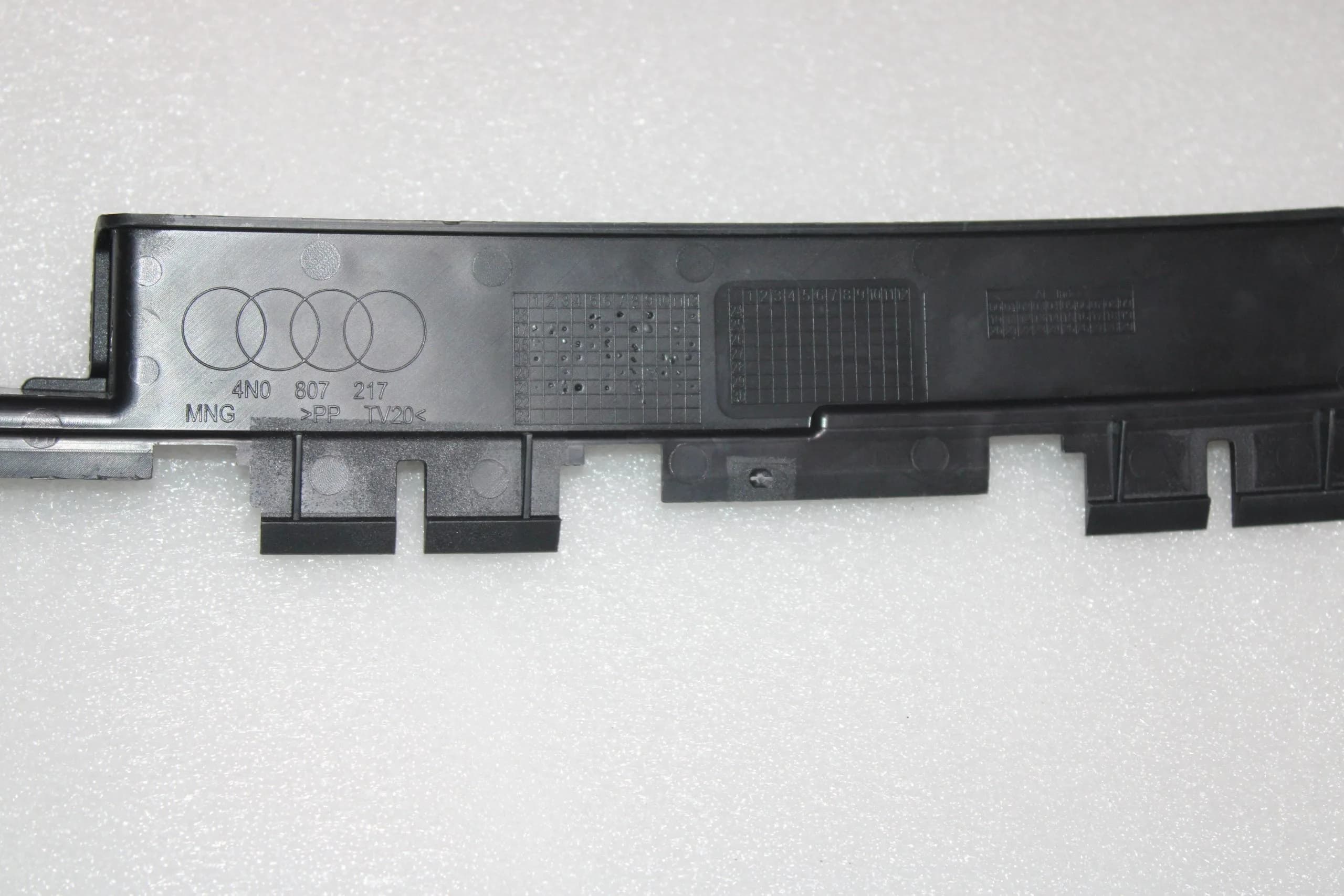 Audi A8 COVER 4N0807217