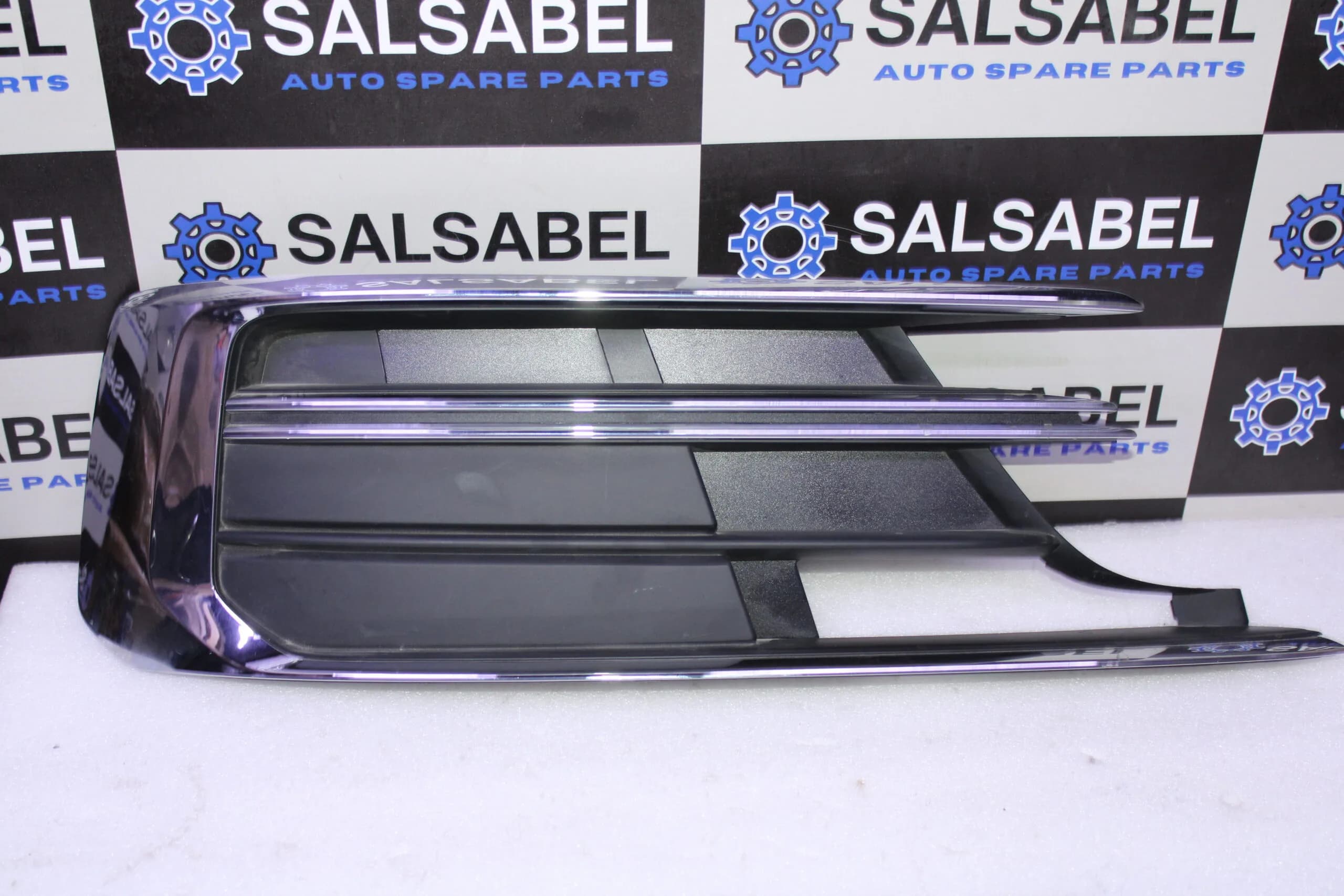 AUDI A8 GRILLE 4N0807680A