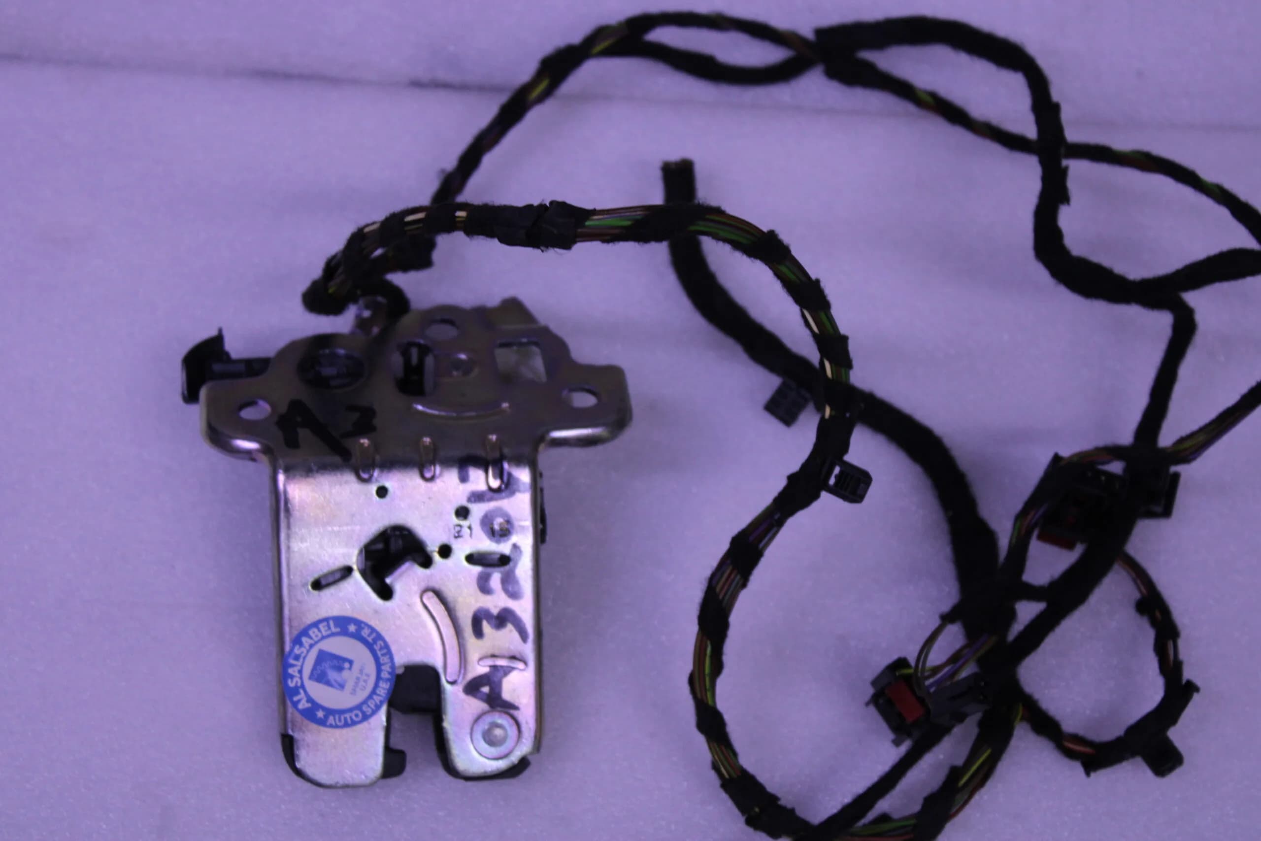 AUDI LID LOCK 4H0827505A
