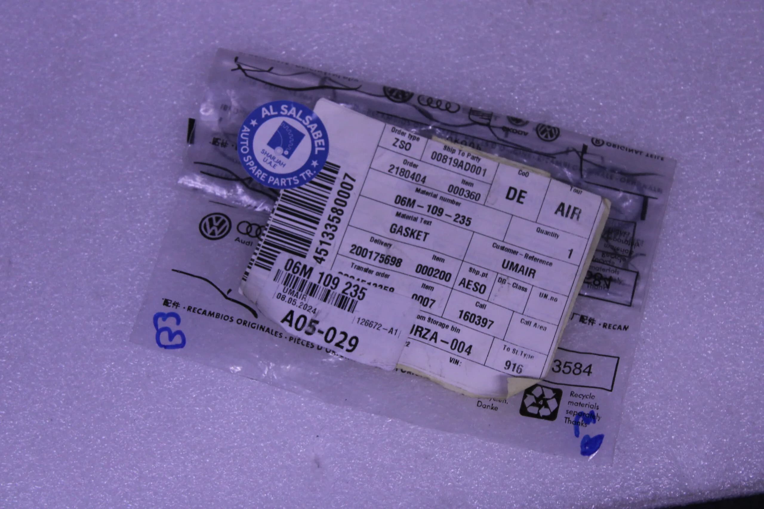 AUDI A4 SEAL 06M109235